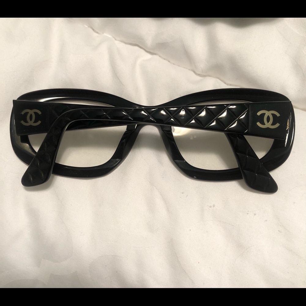 Channel glasses with case